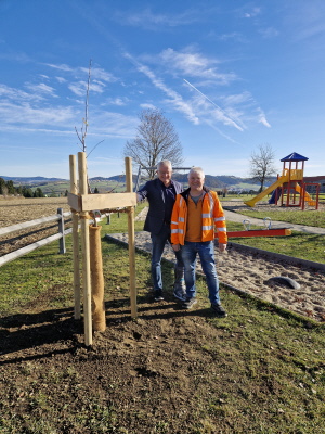 Bürgermeister Christian Escherich links