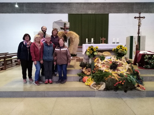 von links nach rechts: Rosa Hofmann, Bettina Fenzl, Irmgard Hautzinger, Florian Schramm, Bonalinde Schramm, Marianne Reisinger, Inge Fenzl