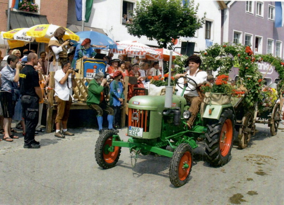 Blumenwagen des historischen Festzugs der 650 Jahrfeier