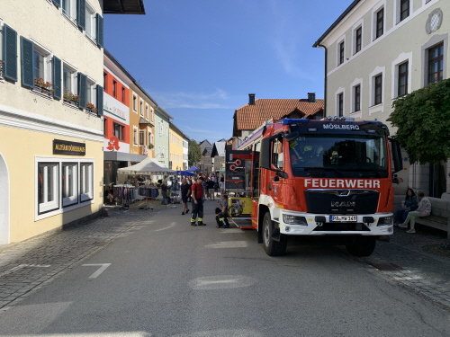 auch die Feuerwehr hat ihr neues Fahrzeug präsentiert