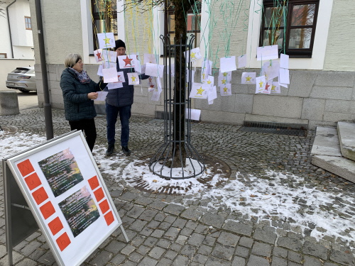 Der Wunschbaum bei der Raiffeisenbank