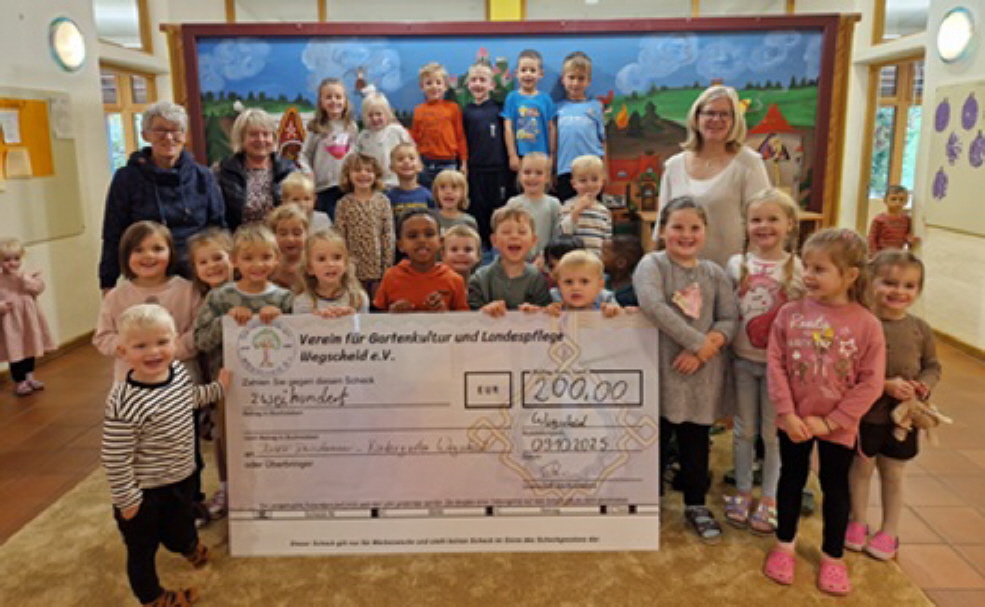 im Josef Reisshammer Kindergarten mit dem Spendenscheck 2025