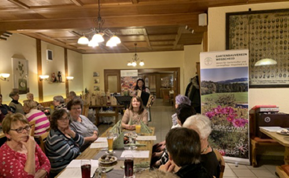 Monika Kieninger spielt auf der Weihnachtsfeier 2025